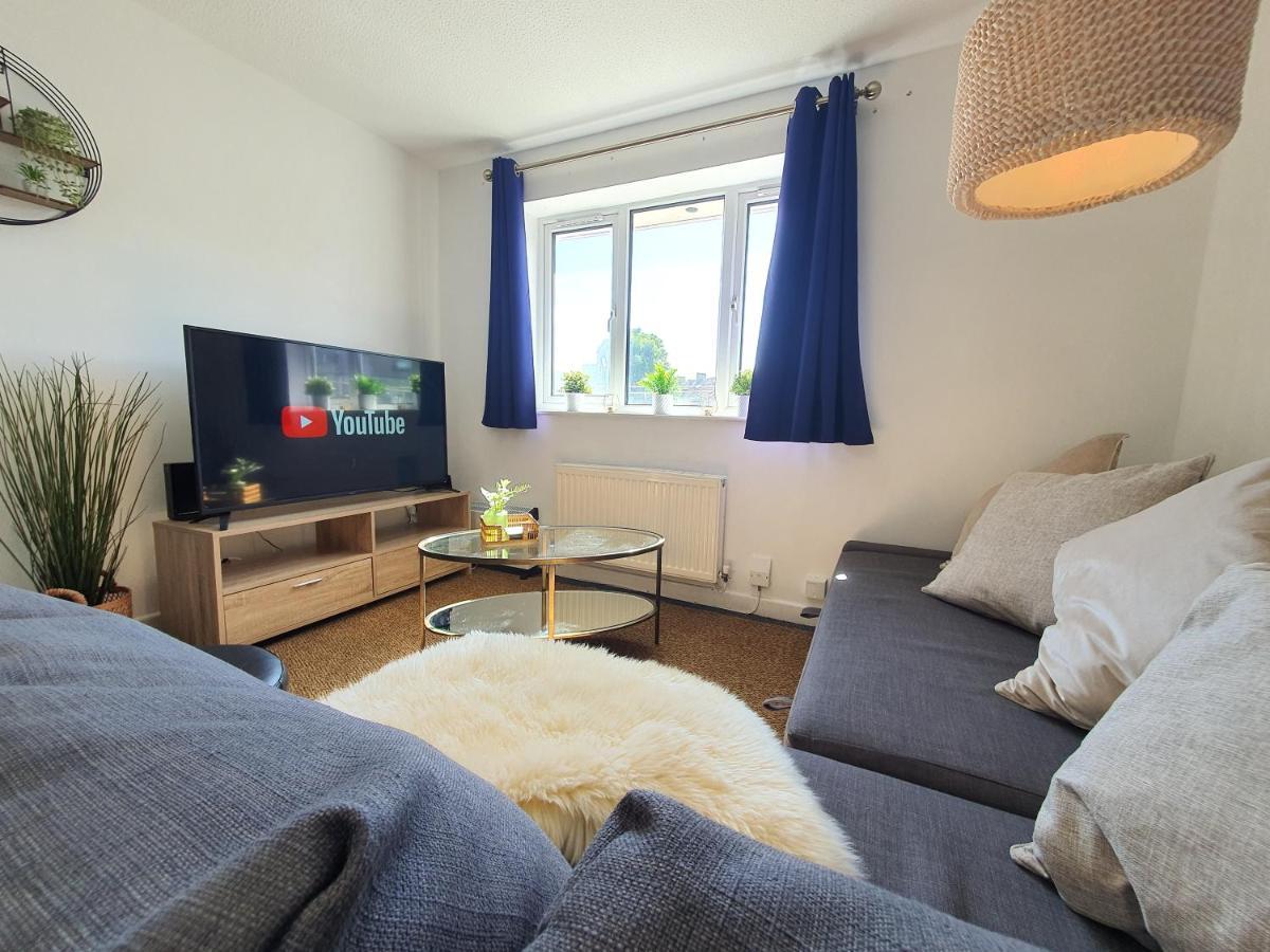 Thesiger Court Apartments - Free Private Parking - By Property Promise Cardiff Exteriör bild